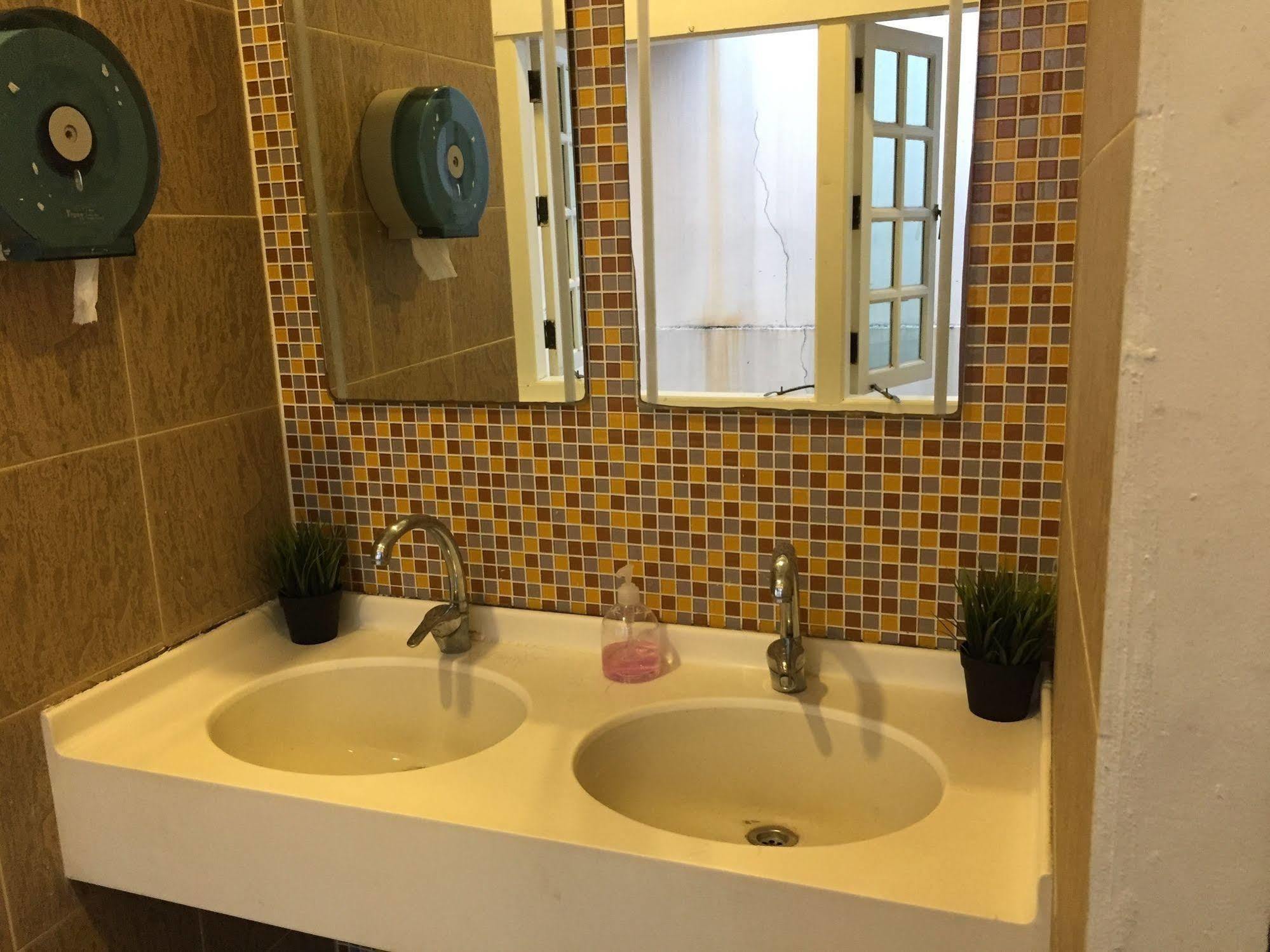Royal Lodge @ Pagoda Street Сингапур Екстериор снимка